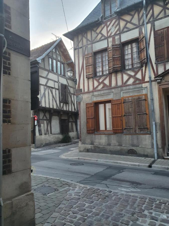 Le Logis Du Clocher Troyes Exteriér fotografie